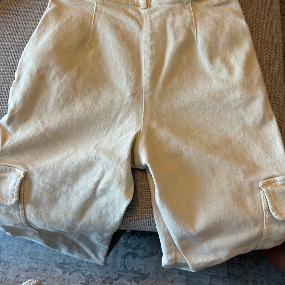 Aritzia Cream Cargo Pants - Picture 4 of 4